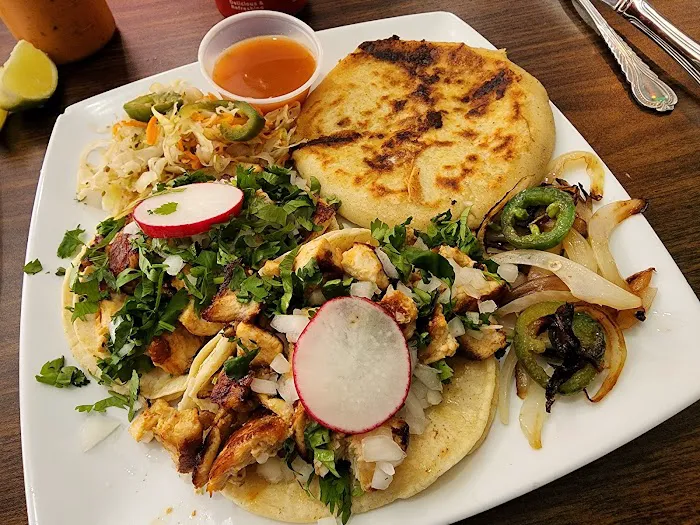La Esquina Salvadoreña Restaurant Bar Picture 9