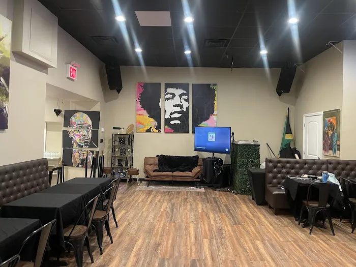 Mya's Bar & Kitchen Picture 4