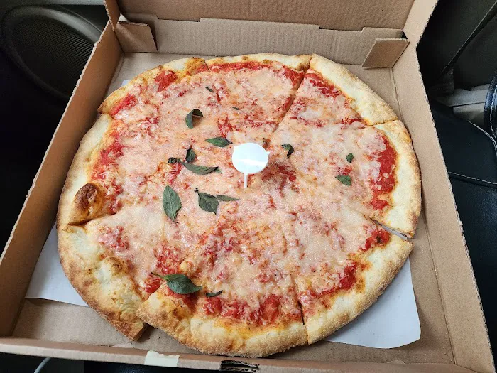 4 Bros Pizza Picture 6