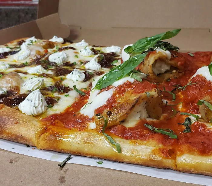 4 Bros Pizza Picture 3