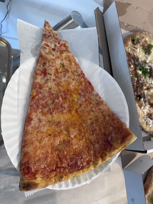 4 Bros Pizza Picture 5