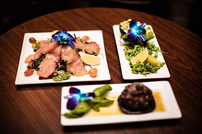 Aura wine & Bar Picture 7