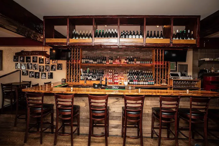 Aura wine & Bar Picture 6