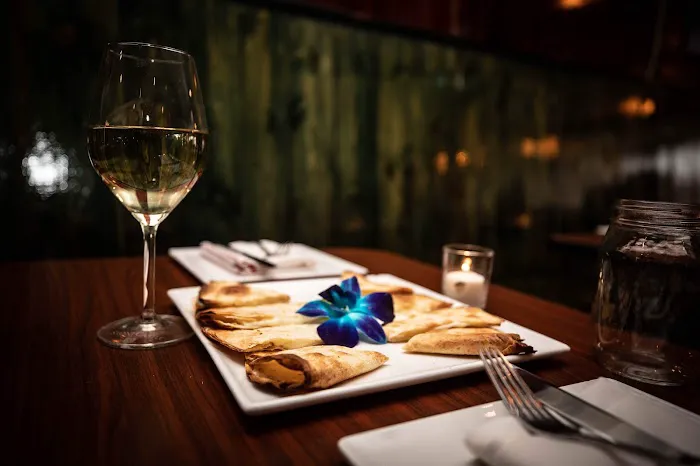 Aura wine & Bar Picture 8