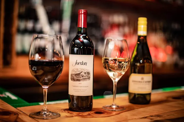 Aura wine & Bar Picture 3