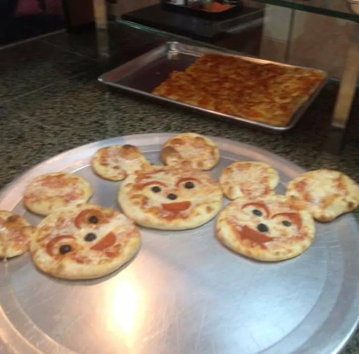 mickeys pizzeria Picture 9