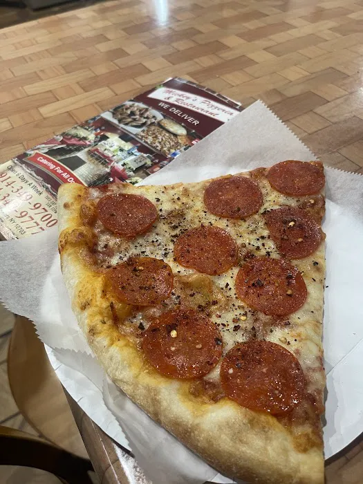 mickeys pizzeria Picture 5