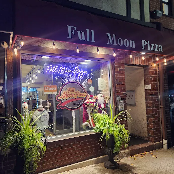 Full Moon Pizzeria Picture 7