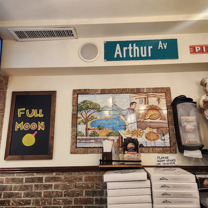Full Moon Pizzeria Picture 6