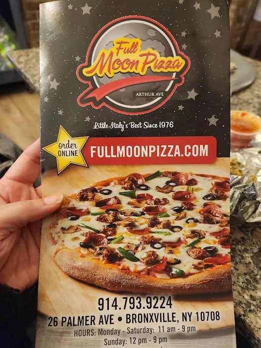 Full Moon Pizzeria Picture 3