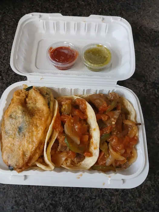 El Valle del Paisano Pizzeria and Taco Picture 3