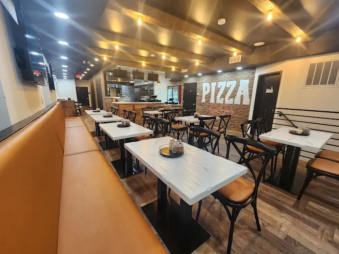 Singa's Famous Pizza & Grill Restaurant Picture 7