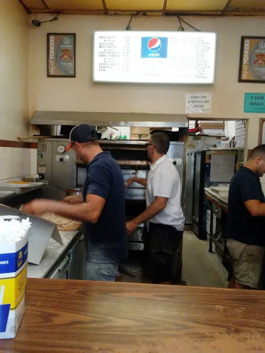 Gino's Pizzeria Picture 2