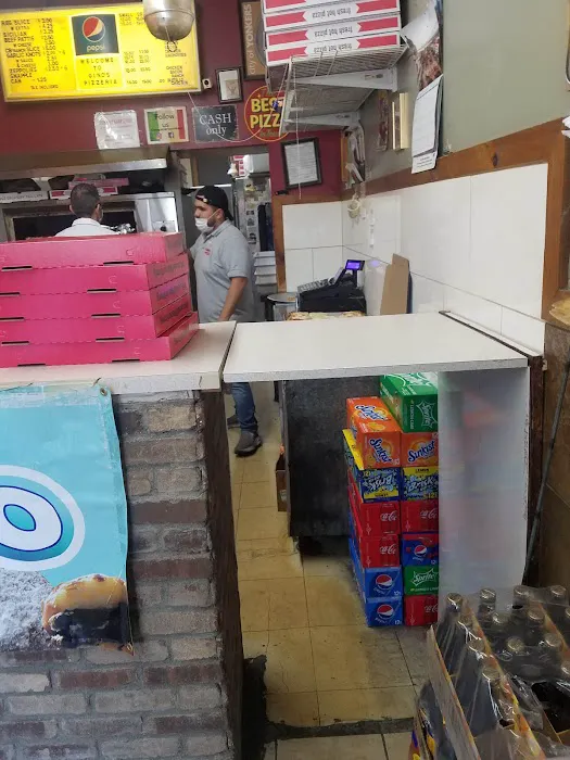 Gino's Pizzeria Picture 3