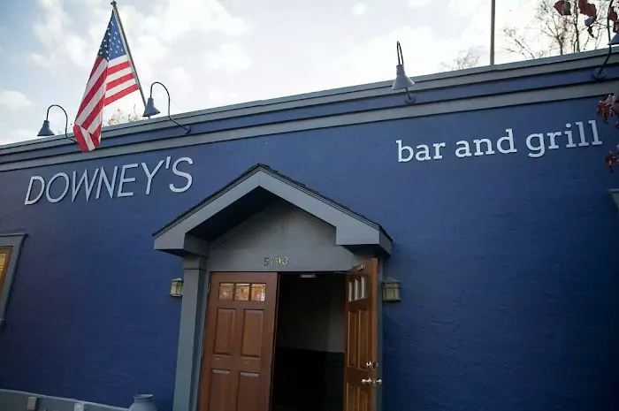 Downey's Bar & Grill Picture 10
