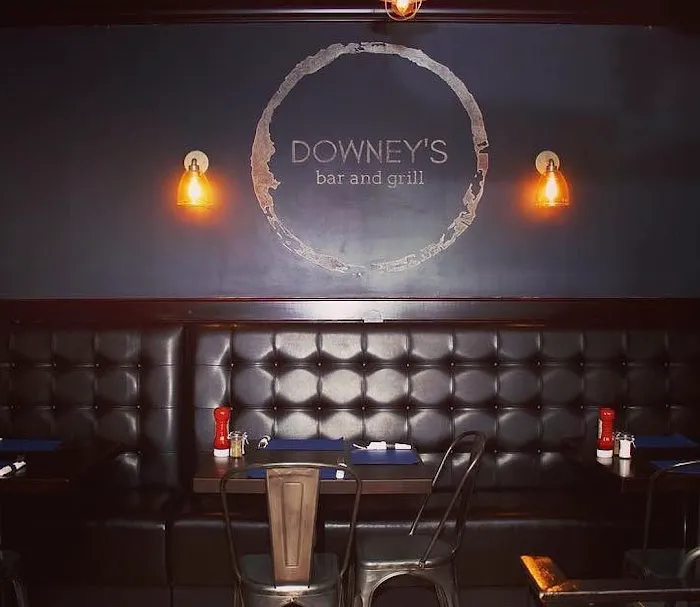 Downey's Bar & Grill Picture 7
