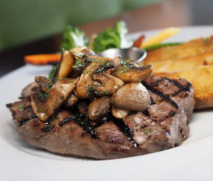 Leo's Italian Restaurant Picture 4