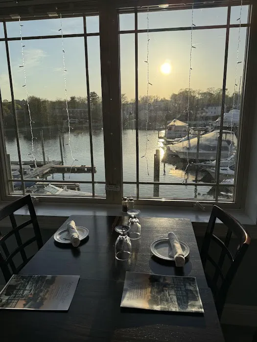 Marina View Restaurant & TIKI BAR Picture 3