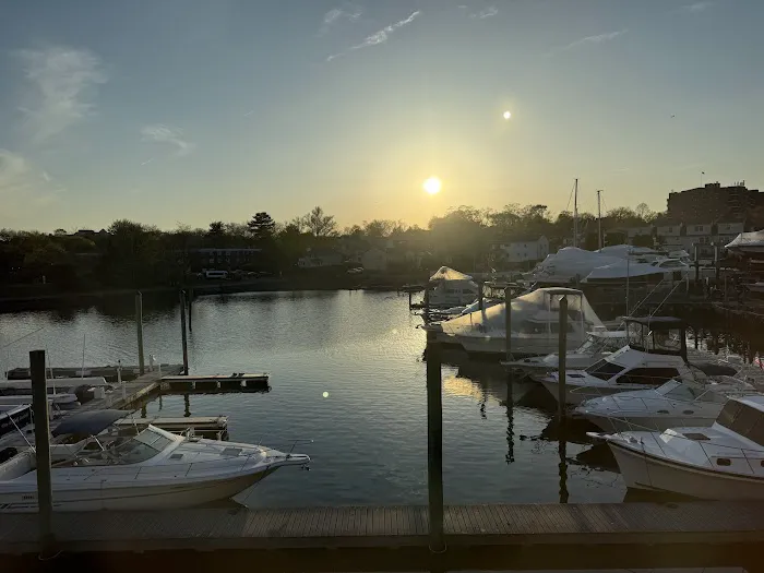Marina View Restaurant & TIKI BAR Picture 1