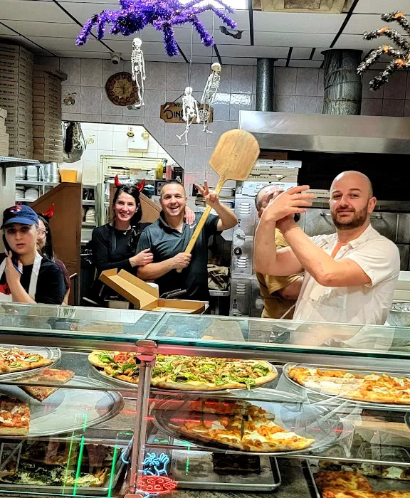Dino's Pizzeria Picture 7
