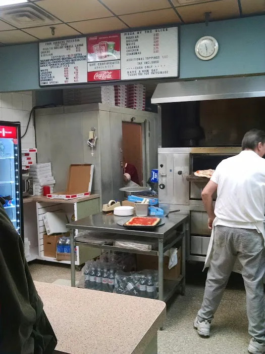 4 Corners Pizzeria Picture 6