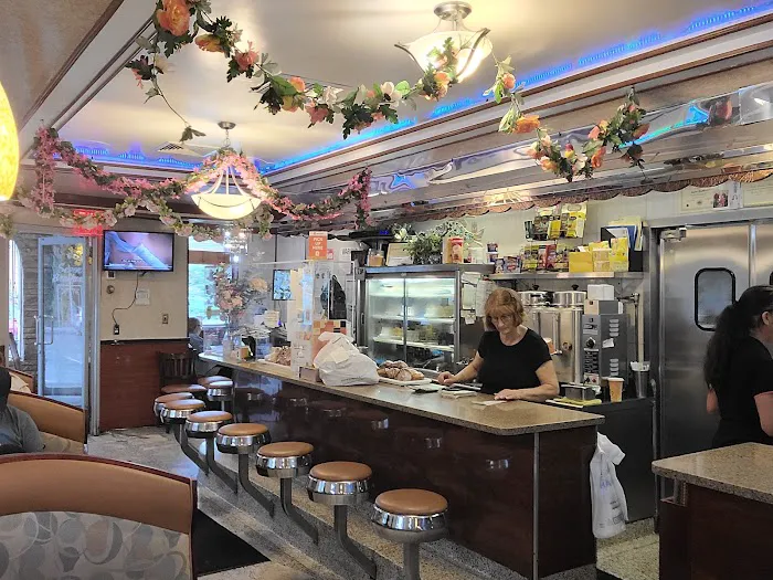 Seven Brothers Diner Picture 3