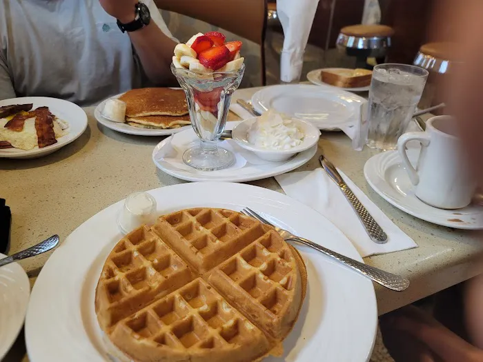 Seven Brothers Diner Picture 6