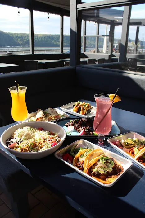 TaqueRio Taco Bar Picture 5