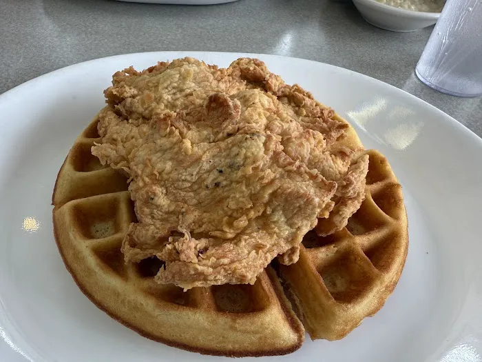 Central Plaza Diner Picture 8
