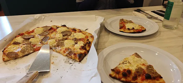 Frank Pepe Pizzeria Napoletana Picture 5