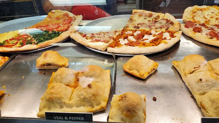 Catania's Pizzeria Picture 5