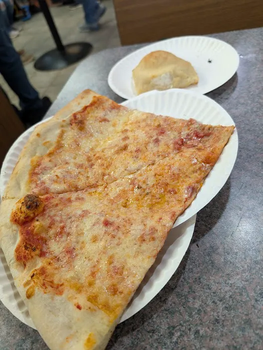 Catania's Pizzeria Picture 7