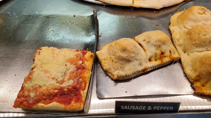 Catania's Pizzeria Picture 6