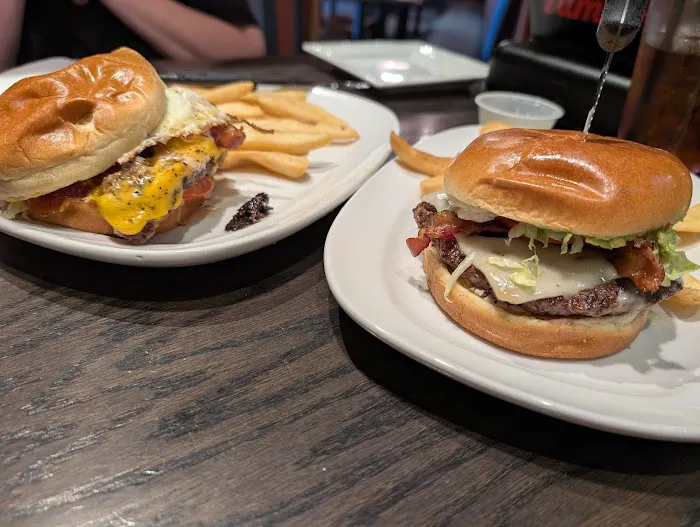 Red Robin Gourmet Burgers and Brews Picture 9