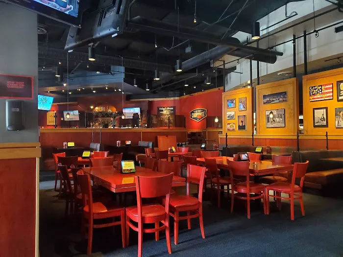 Red Robin Gourmet Burgers and Brews Picture 4