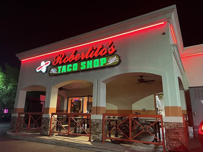 Robertitos Taco Shop Picture 4