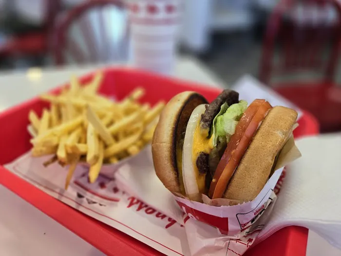 In-N-Out Burger Picture 3