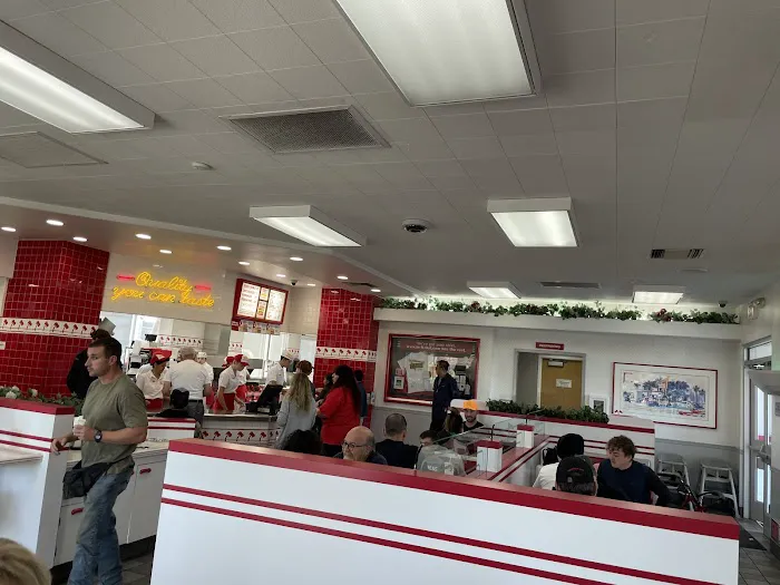 In-N-Out Burger Picture 6