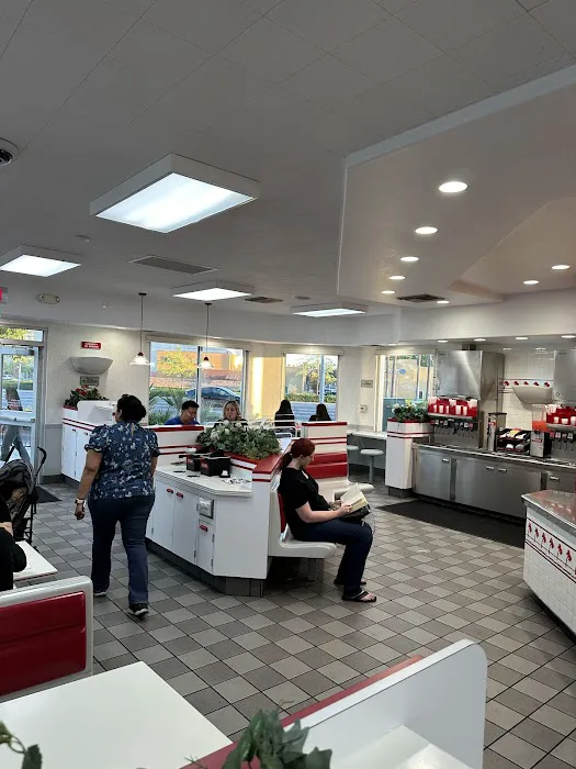 In-N-Out Burger Picture 9