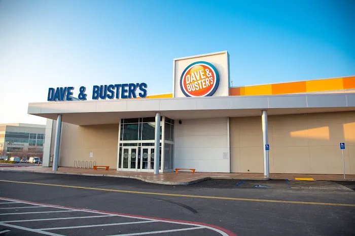 Dave & Buster's Fresno Picture 2