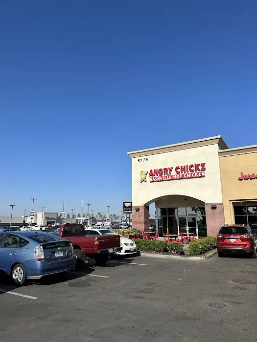 Angry Chickz - Fresno (N Blackstone Ave) Picture 9