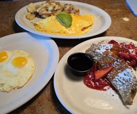 Huckleberry's Breakfast & Lunch
