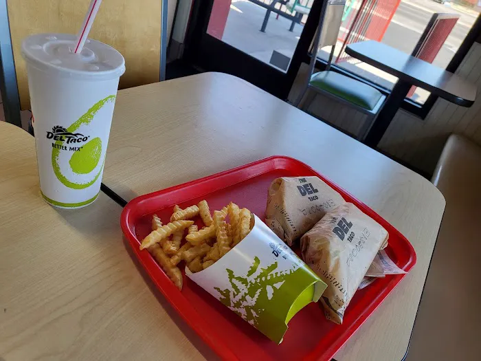 Del Taco Picture 5