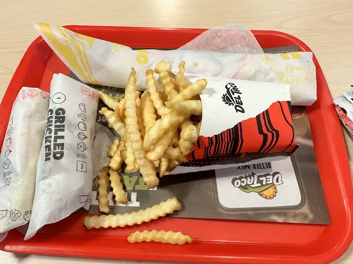 Del Taco Picture 10
