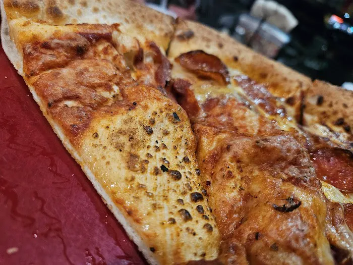 Round Table Pizza Picture 5
