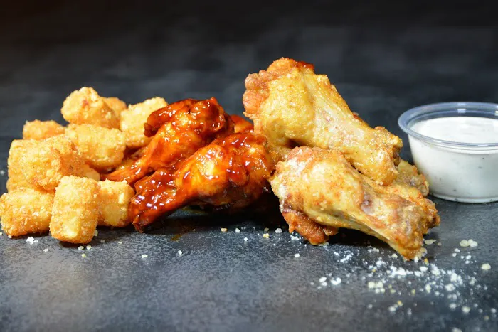 BOSS. Pizza + Wings Picture 2