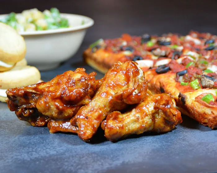 BOSS. Pizza + Wings Picture 6