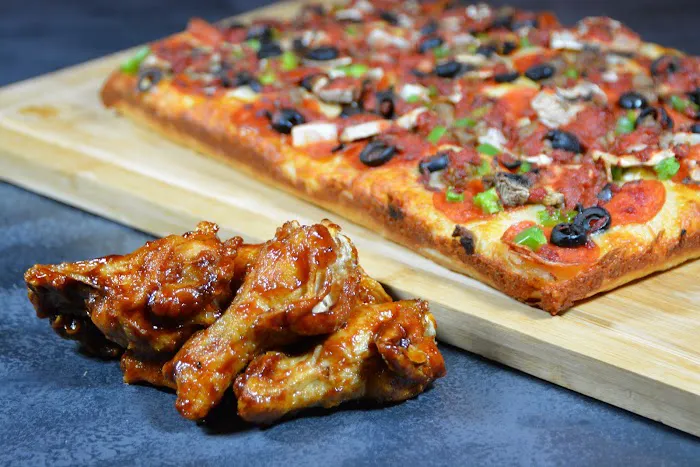 BOSS. Pizza + Wings Picture 8