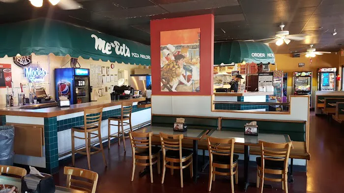 Me-n-Ed's Pizza Parlor Picture 3