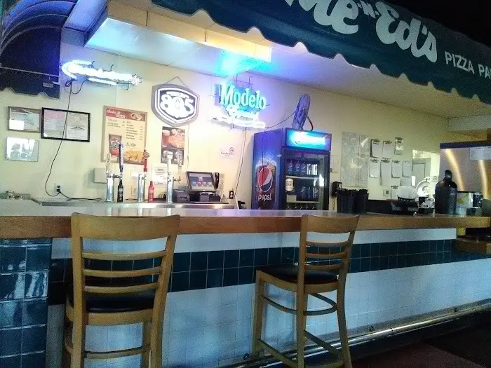 Me-n-Ed's Pizza Parlor Picture 7